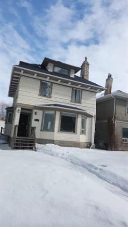 Home Photo - 122 Wellington Crescent