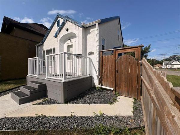Home Photo - 473 Redwood Avenue