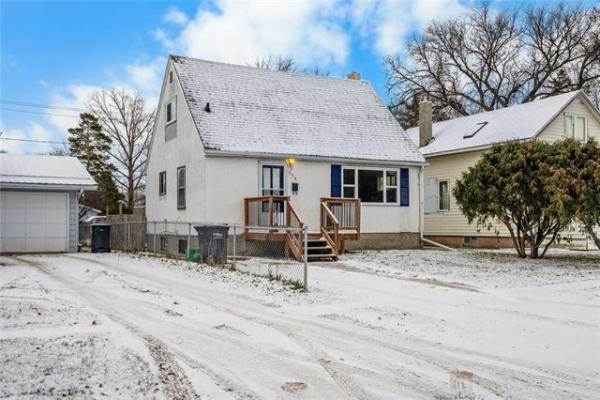 Home Photo - 114 7TH Street