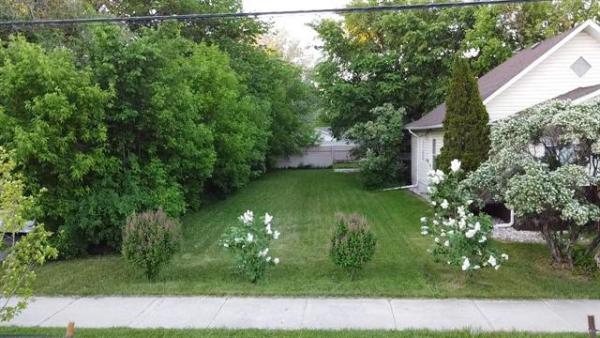 home photo - 427 DUFFERIN Avenue