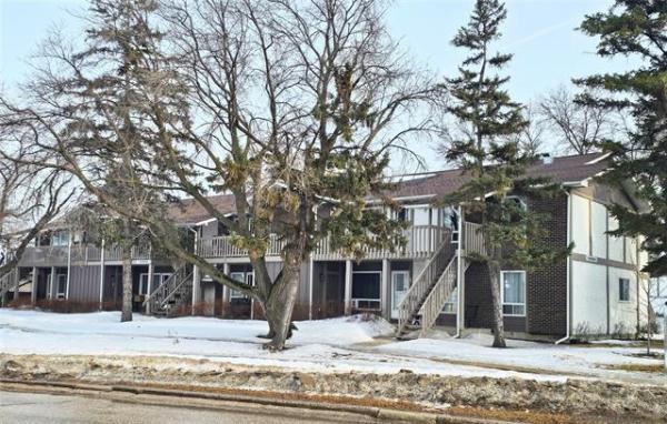 Home Photo - 2-780 River Road