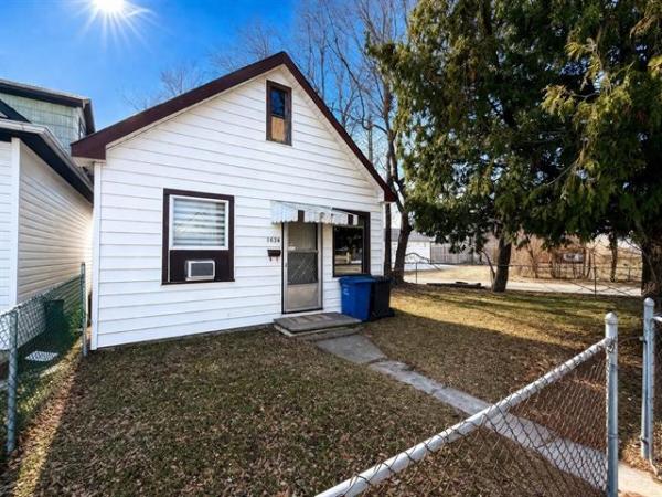 Home Photo - 1634 Ross Avenue