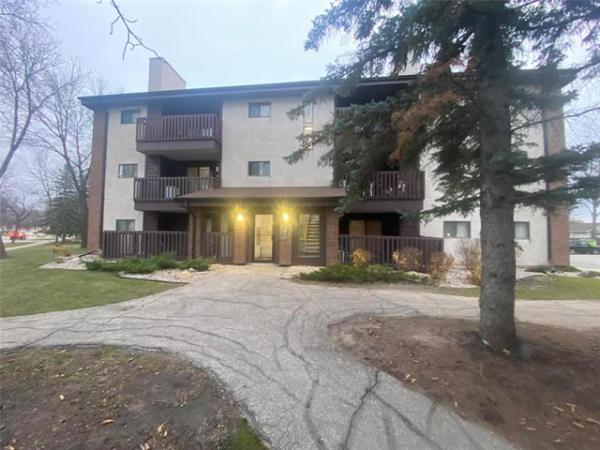 Home Photo - 219-36 Novavista Drive