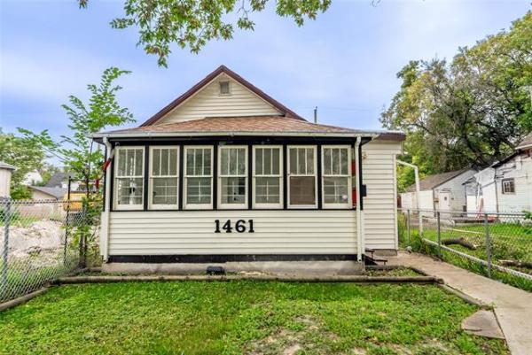 Home Photo - 1461 Winnipeg Avenue
