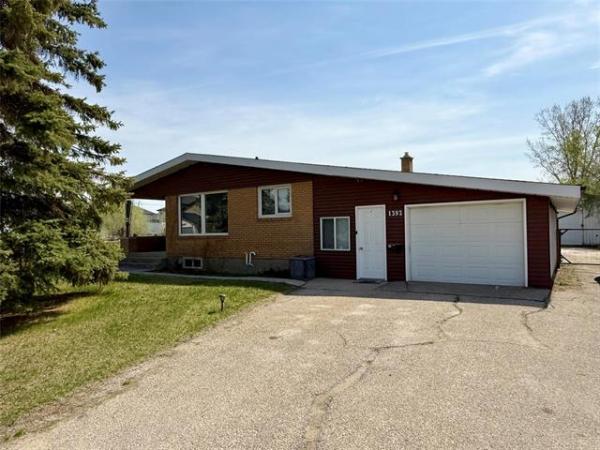 home photo - 1392 Ravelston Avenue