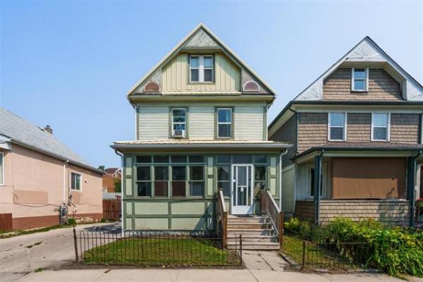 Home Photo - 829 Alverstone Street