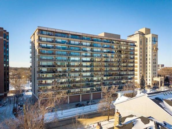 Home Photo - 502-99 Wellington Crescent