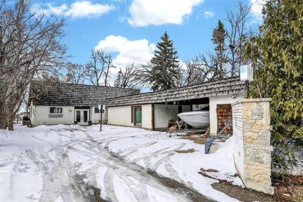 Home Photo - 2560 Henderson Highway