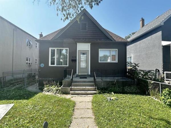 Home Photo - 672 Sherbrook Street