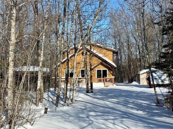 home photo - 2 BAYVIEW Crescent