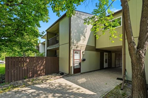 Home Photo - 7-522 Kenaston Boulevard