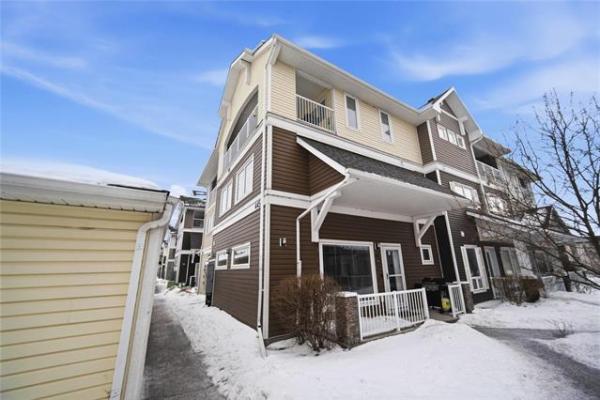 Home Photo - 6-445 Pandora Avenue