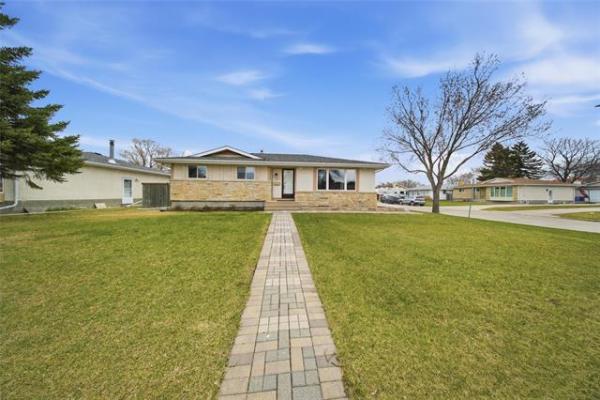 Home Photo - 863 Beaverhill Boulevard