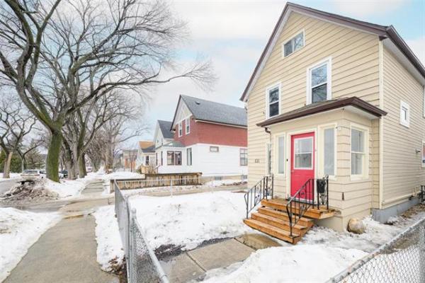 Home Photo - 131 Lansdowne Avenue