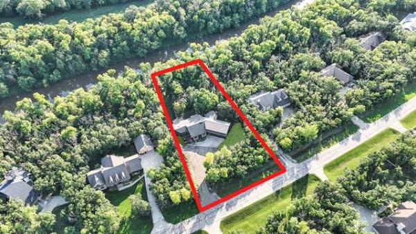 Home Photo - 14 KINGSWOOD Crescent