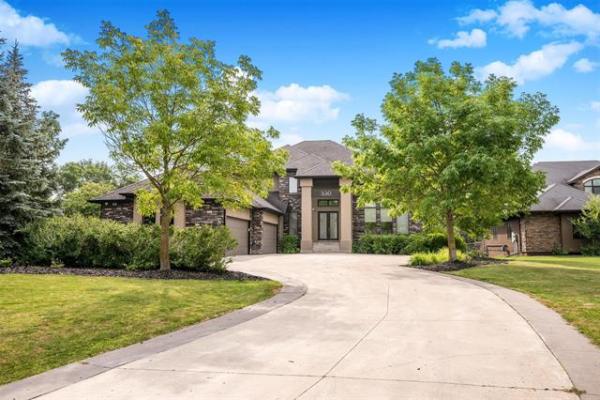 Home Photo - 330 Oak Forest Crescent