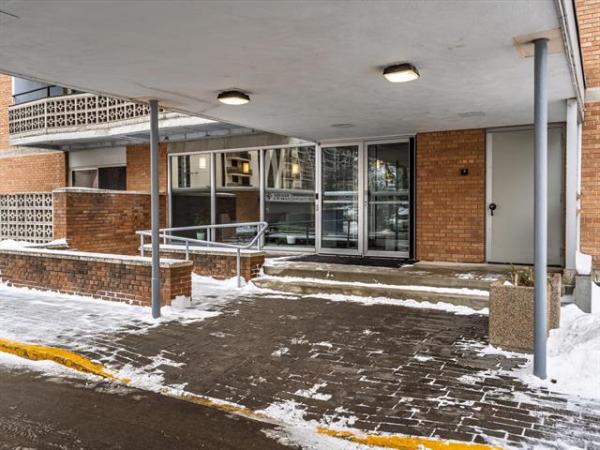 Home Photo - 703-230 Roslyn Road