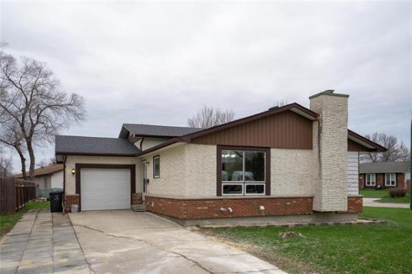 Home Photo - 47 Lakepointe Road