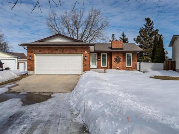 Home Photo - 34 FIRESIDE Crescent