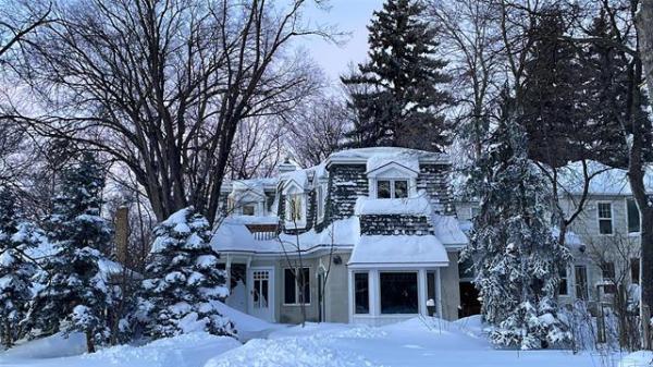 Home Photo - 1480 Wellington Crescent