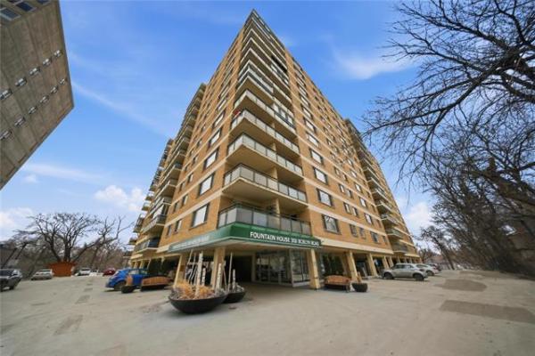 Home Photo - 1N-300 Roslyn Road