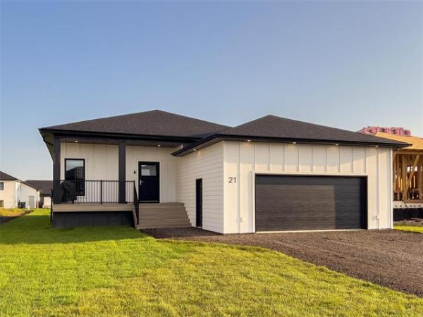 Home Photo - 21 Parkside Crescent