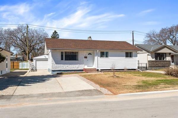 Home Photo - 19 Lomond Boulevard