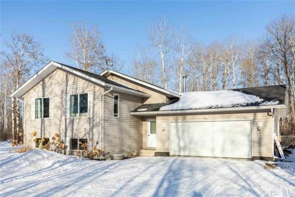 Home Photo - 7 Voyageur Way