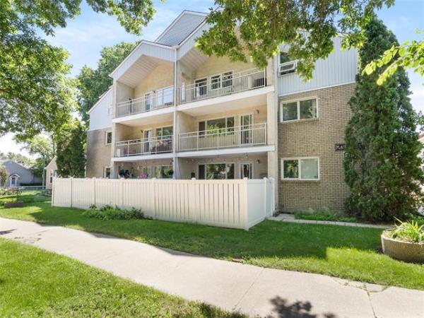 Home Photo - 6-270 Dollard Boulevard