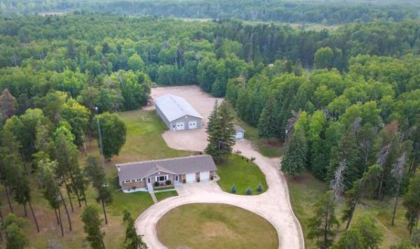 Home Photo - 70028 Molson 50E Road