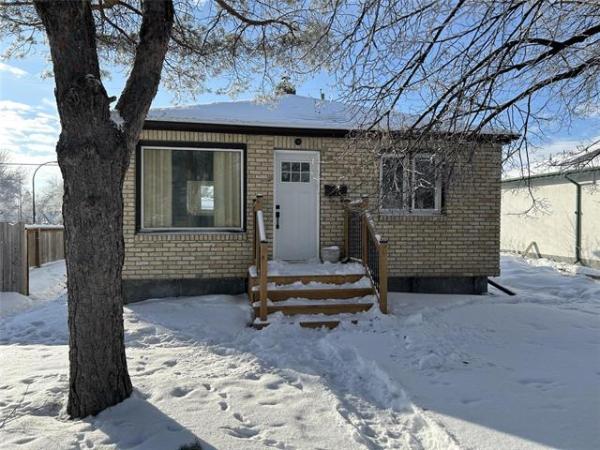 Home Photo - 1960 Bannatyne Avenue