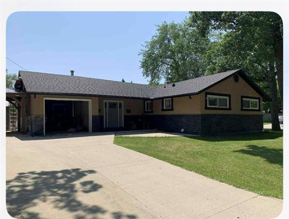 Home Photo - 22 Iroquois Bay