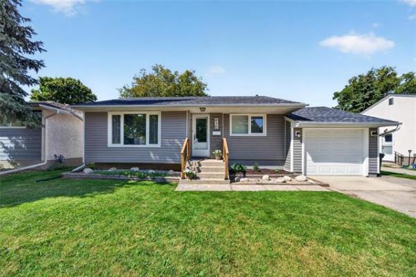 Home Photo - 430 Greenacre Boulevard