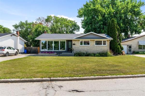 Home Photo - 135 Larchdale Crescent
