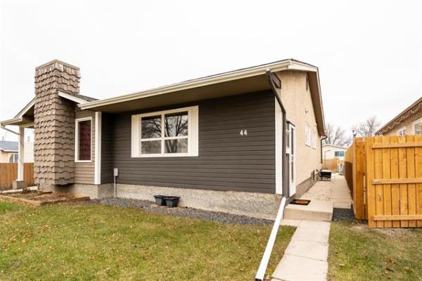 Home Photo - 44 Petriw Bay