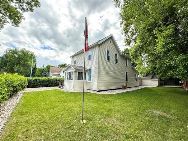 Home Photo - 285 Eveline Street