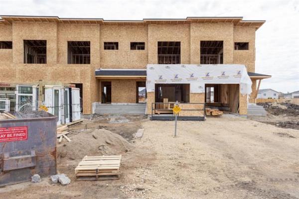 Home Photo - 88 Kootenay Way