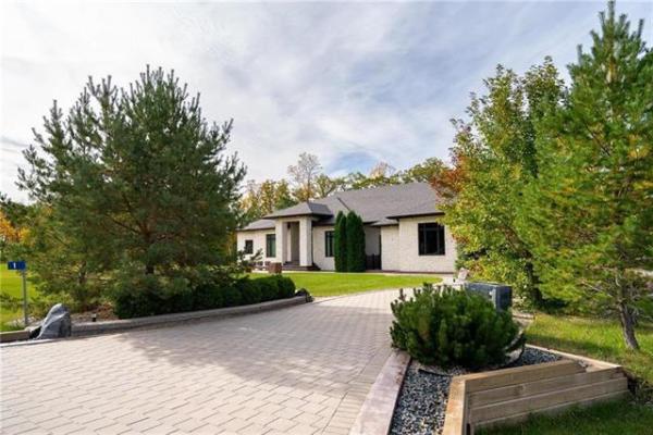 Home Photo - 1 River Oak Crescent