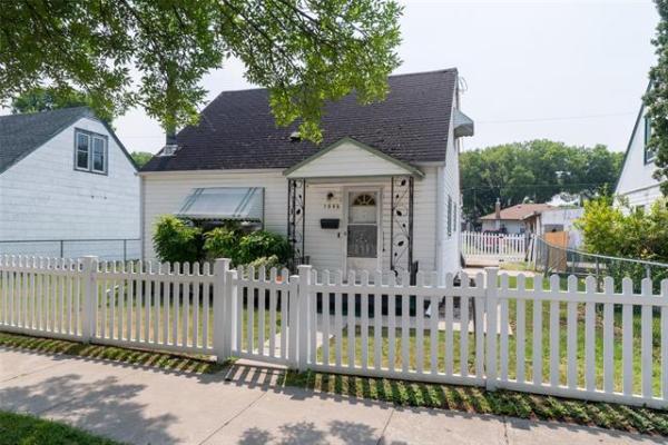 home photo - 1046 College Avenue