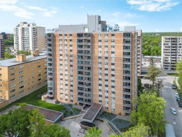 Home Photo - 603-230 Roslyn Road