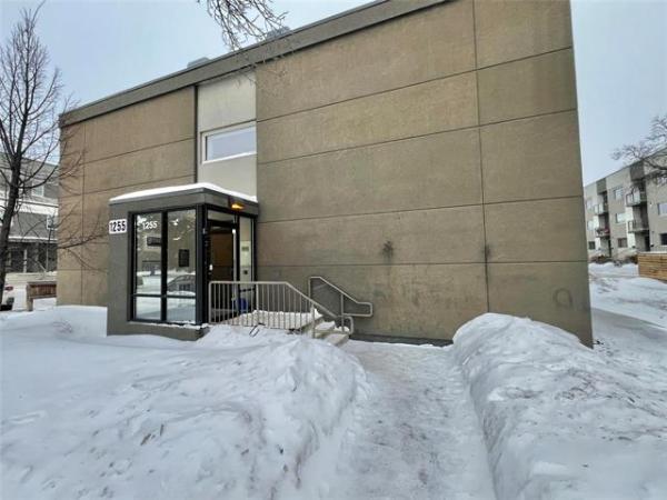 Home Photo - 9-1255 Troy Avenue