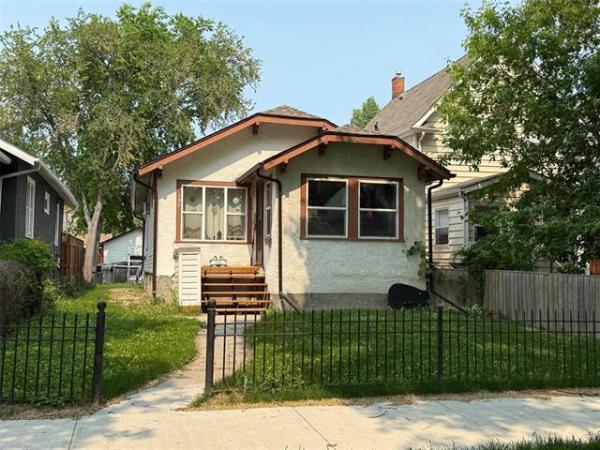 Home Photo - 107 Lansdowne Avenue