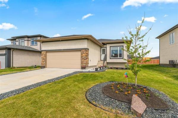 home photo - 34 Kendall Crescent