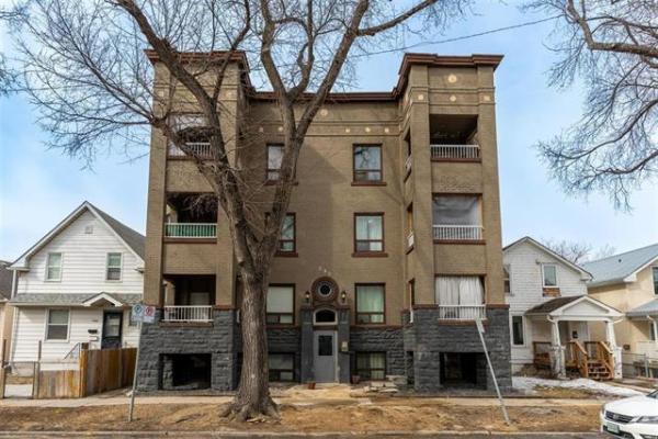 Home Photo - B-290 Beverley Street