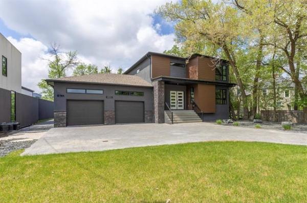 Home Photo - 4553 Roblin Boulevard