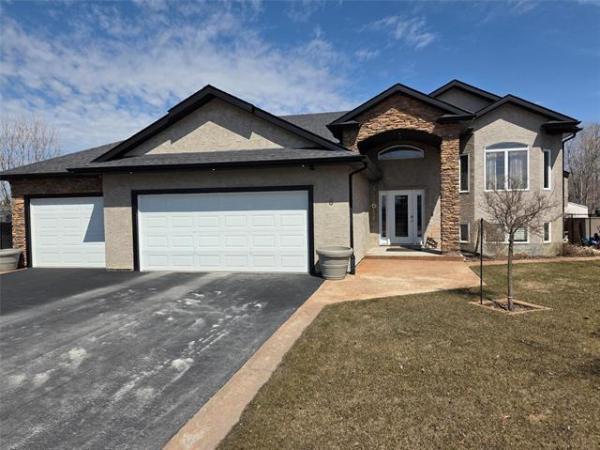 Home Photo - 8 Creekside Place