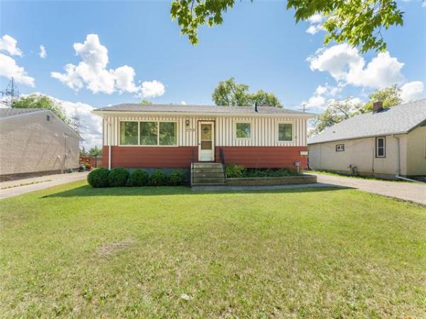 Home Photo - 530 STRATHNAVER Avenue