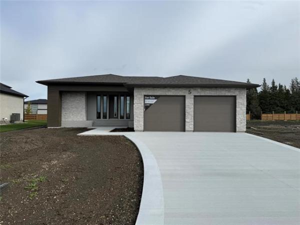 Home Photo - 5 Fieldstone Crescent