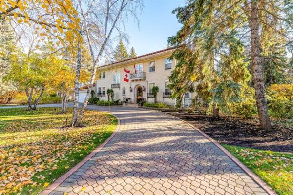 Home Photo - 1102 Wellington Crescent