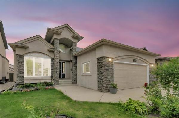 home photo - 15 Farnsworth Crescent